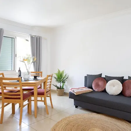 Live Cristianos Playeros Close To The