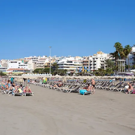 Live Cristianos Playeros Close To The アパート